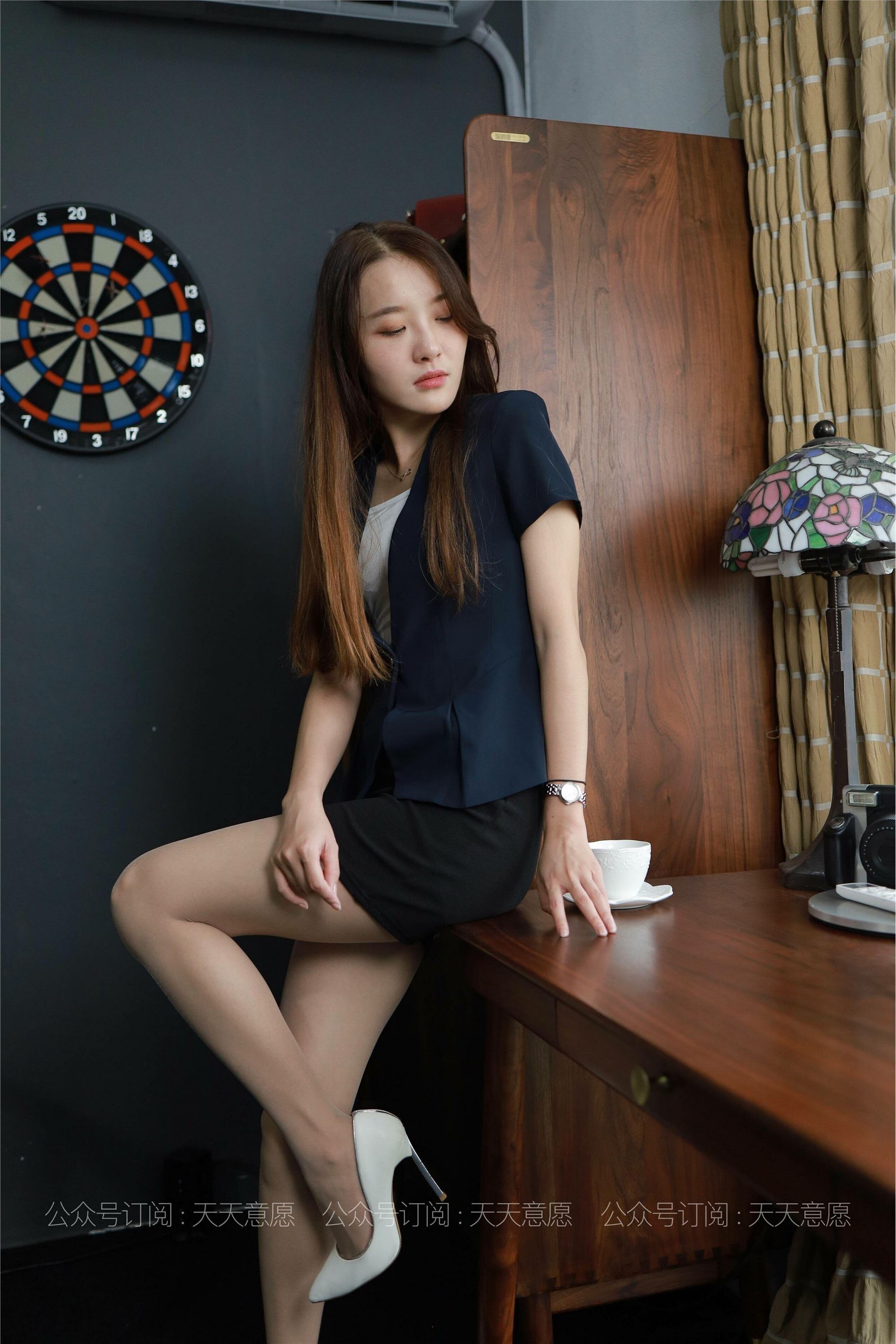 IESS异思趣向  2021.08.11 丝享家886：婉苹《最美女职员》